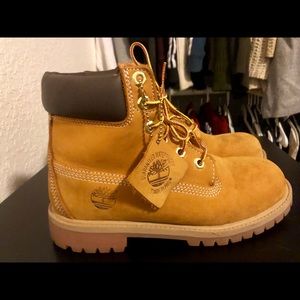 Timberlands Men's 5.5, Women's 7.5